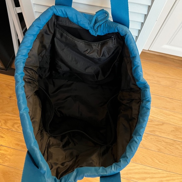 EUC Under Armor Nylon Tote Bag - Picture 4 of 5